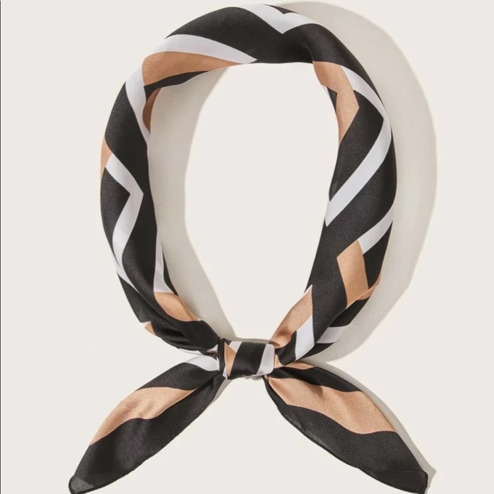 Geometric pattern bandana scarf